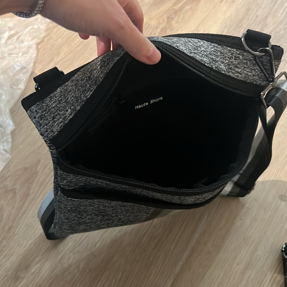 Adjustable crossbody - Picture 4 of 7